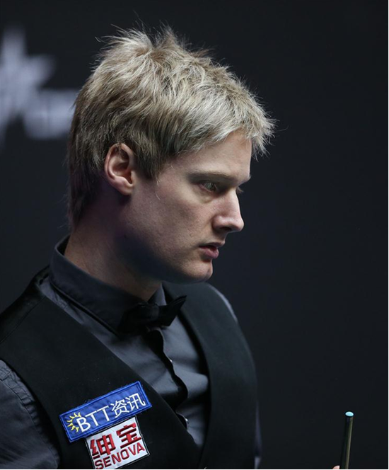 随着她逐步 随着她逐步